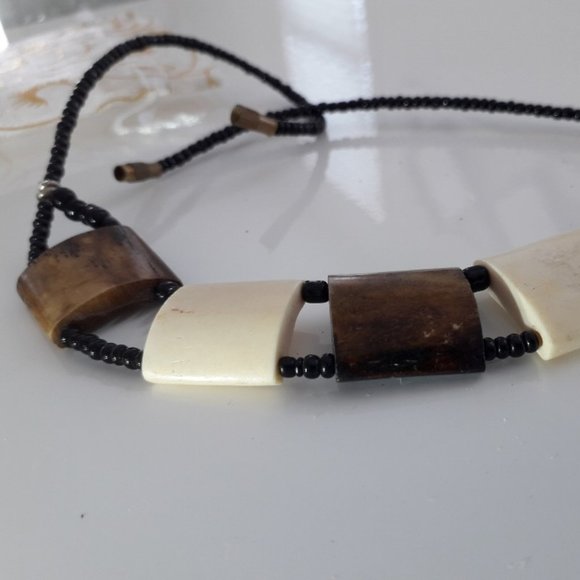 NWOT - TRIBAL JEWELRY NECKLACE IN BROWN AND WHITE POLISHED TILES - Picture 2 of 3